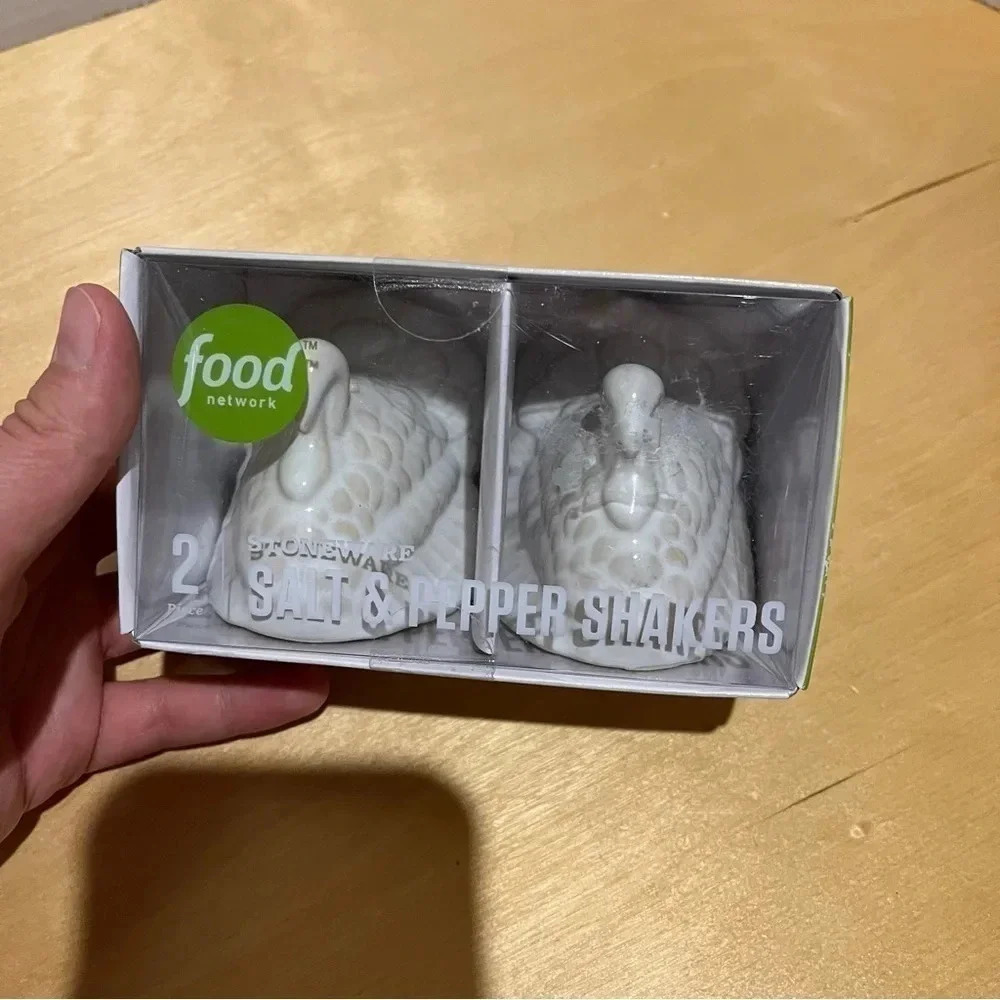 Food Network Turkey Salt Pepper Stoneware Shakers Beige Glazed Thanksgiving